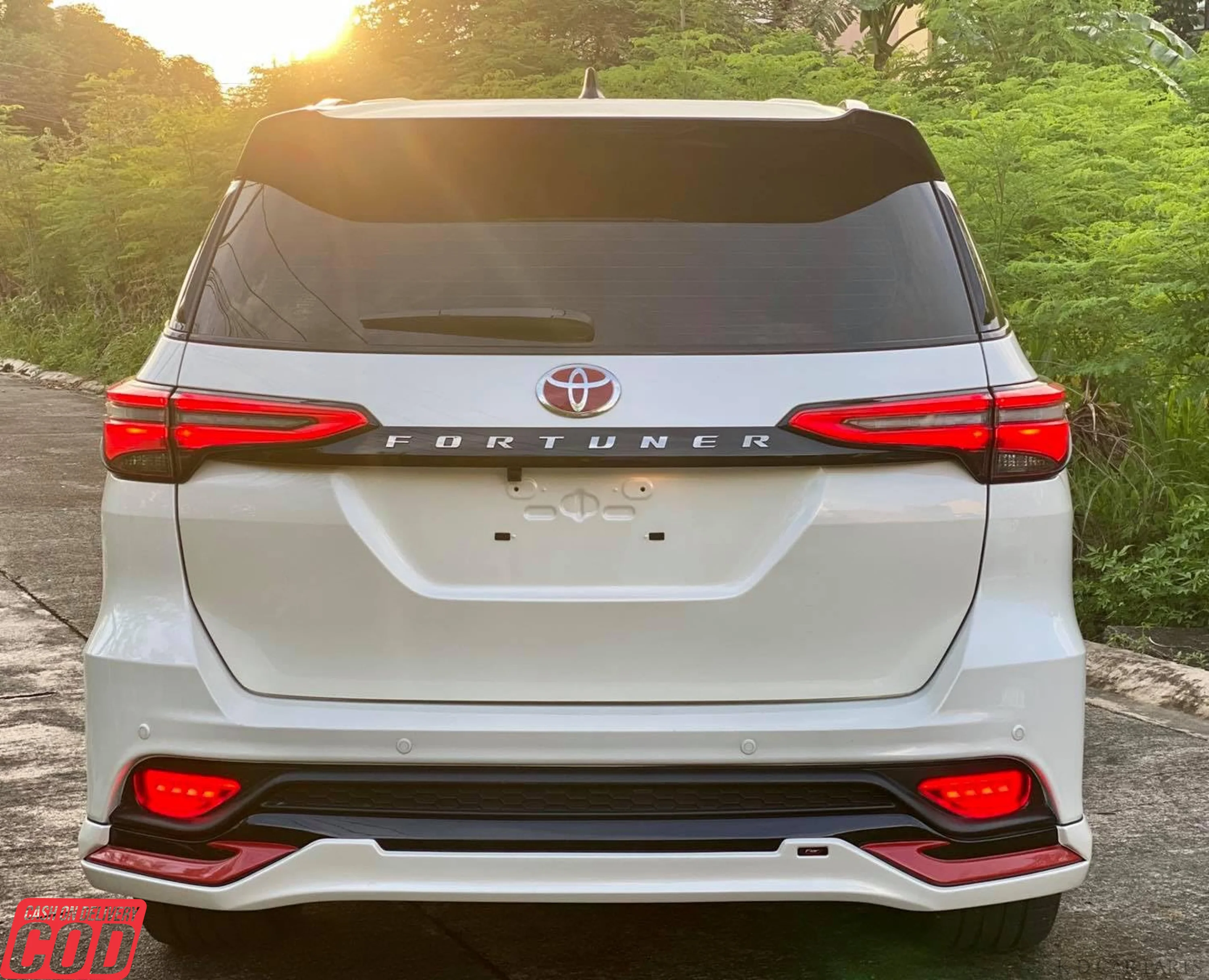 K D Taillight with Dicky light Assembly For Toyota Fortuner Legender - Image 4