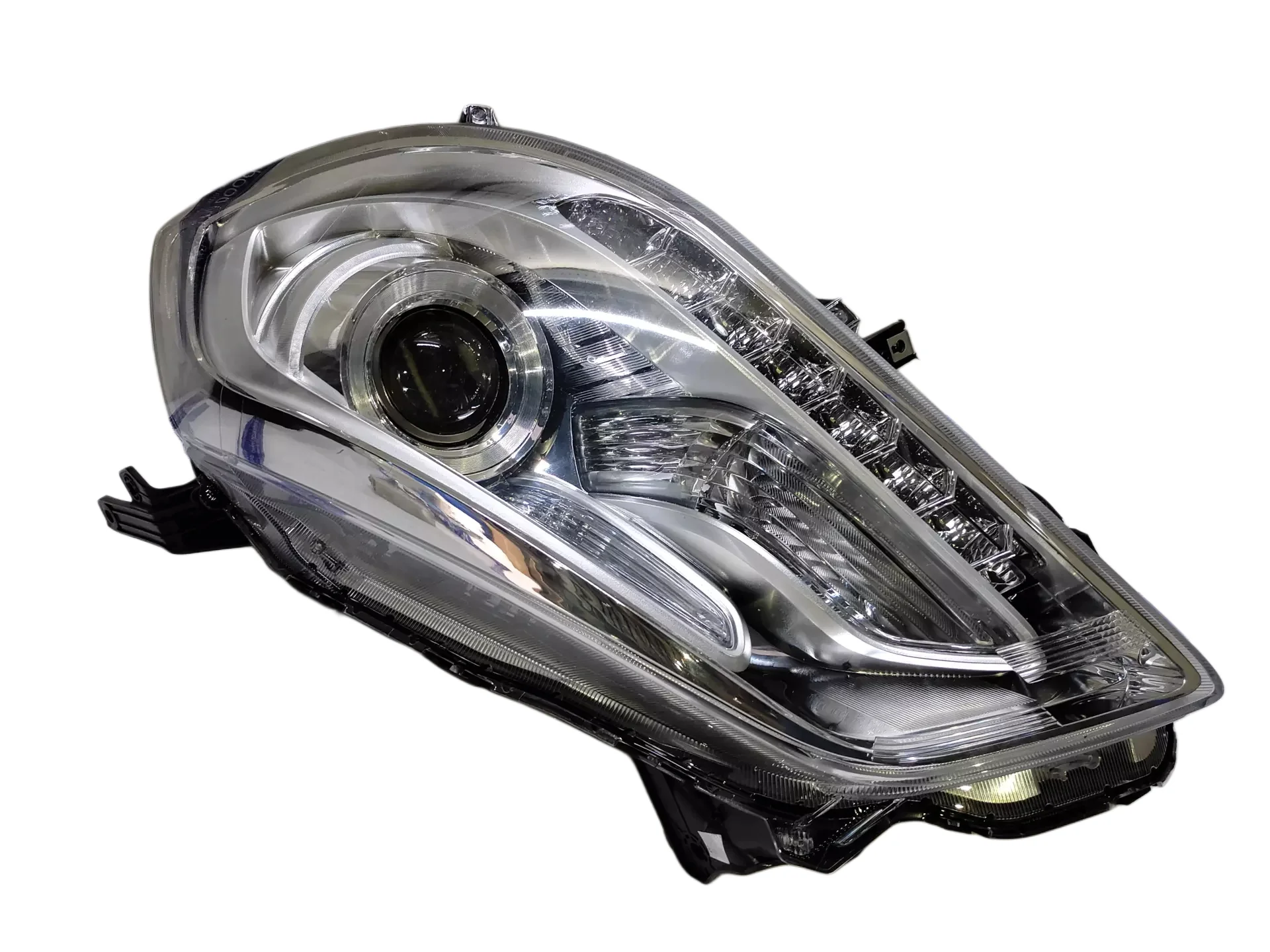 Lumax Headlight Assembly With Adjustable Motor For Maruti Suzuki Scross 2015-2017 - Image 5