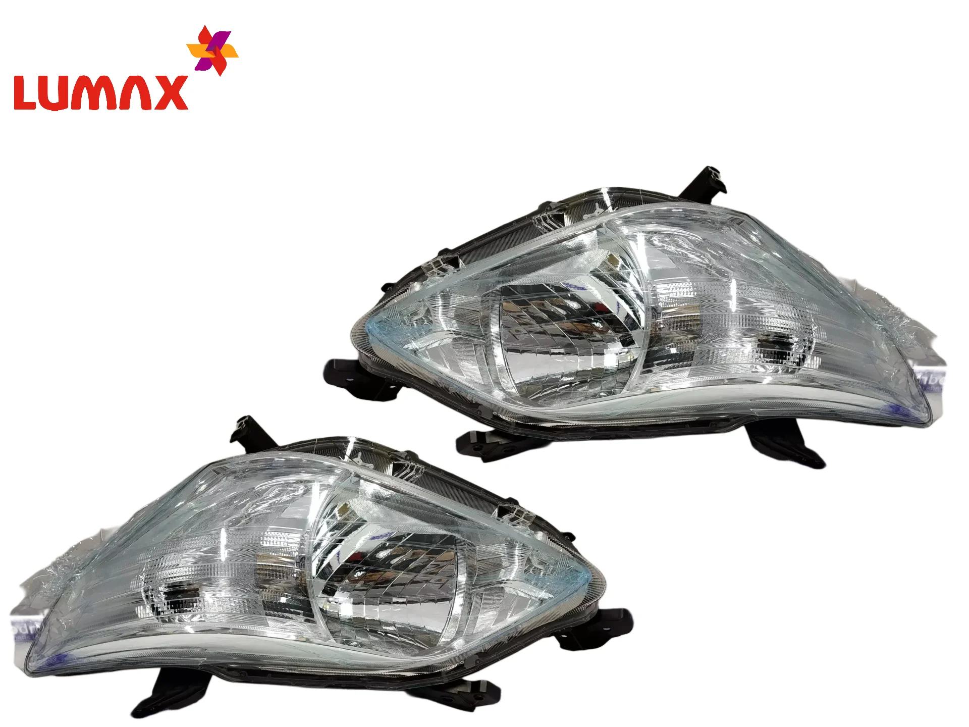 Lumax Headlight Assembly With Adjustable Motor For Toyota Innova Type 3 2012-2016 - Image 3