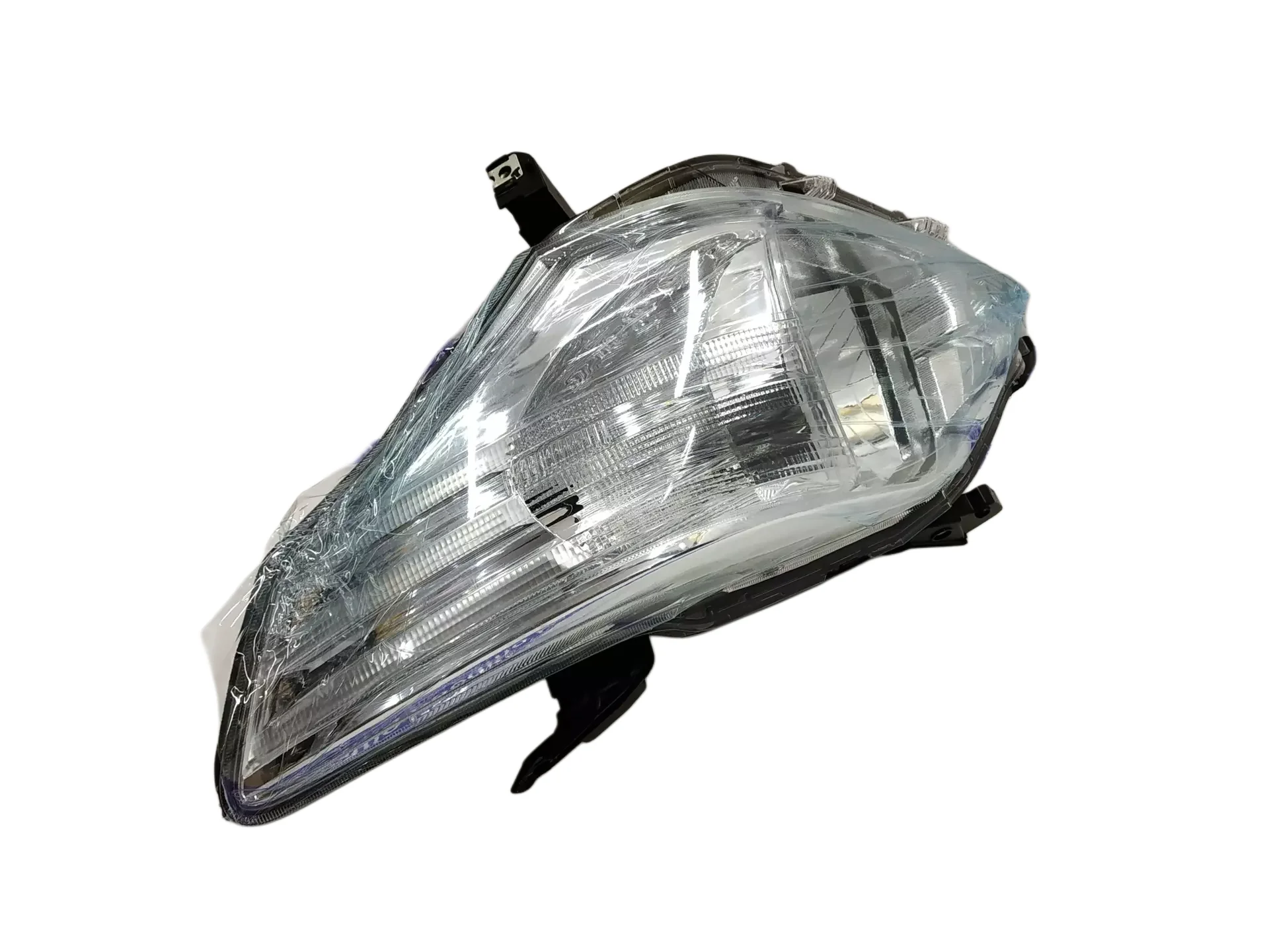 Lumax Headlight Assembly With Adjustable Motor For Toyota Innova Type 3 2012-2016 - Image 5